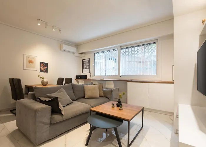*Kolonaki Chic* Minimalist Studio In Athens