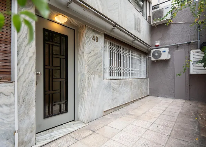 *Kolonaki Chic* Minimalist Studio In Athens