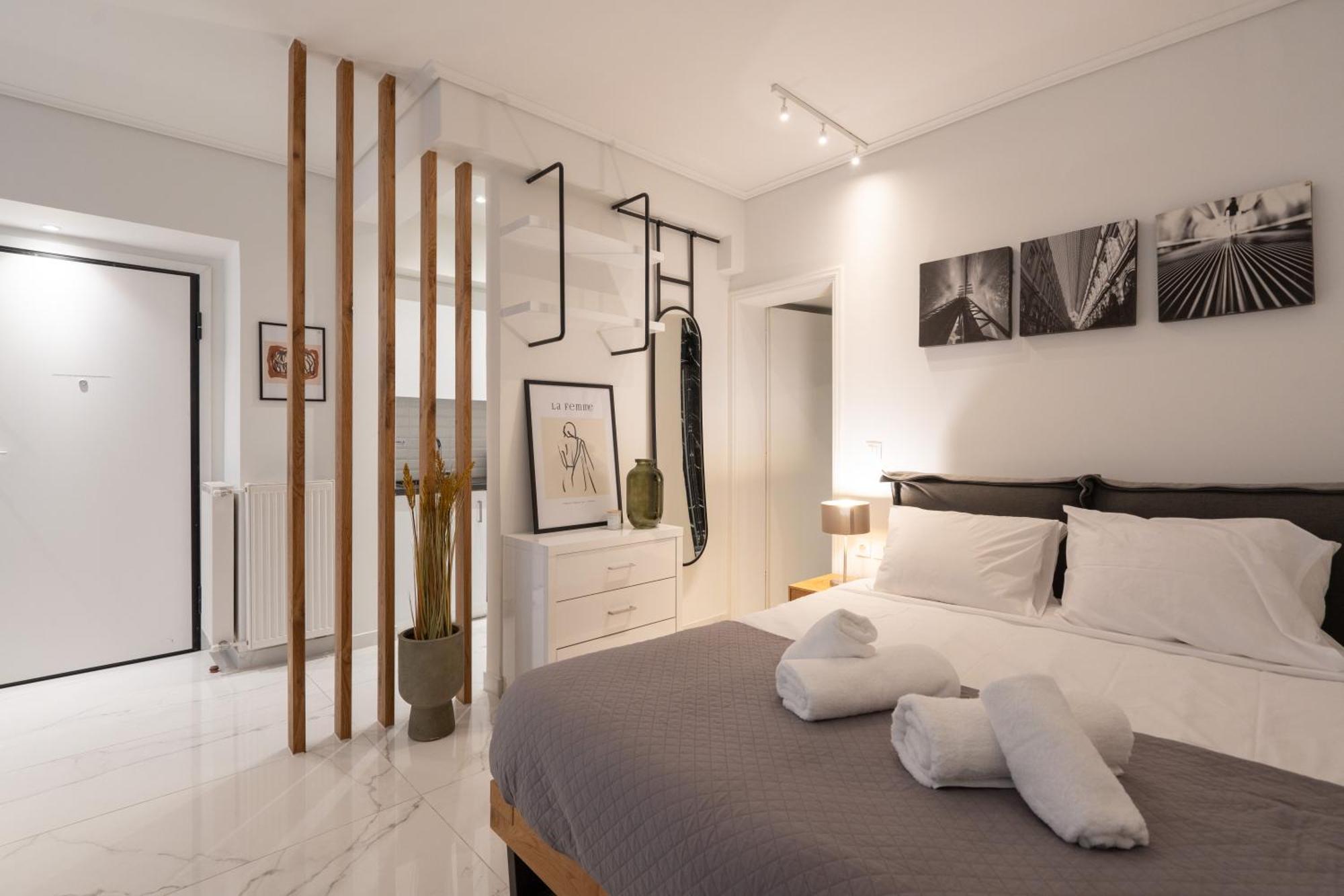 *kolonaki Chic* Minimalist In Apartment *
