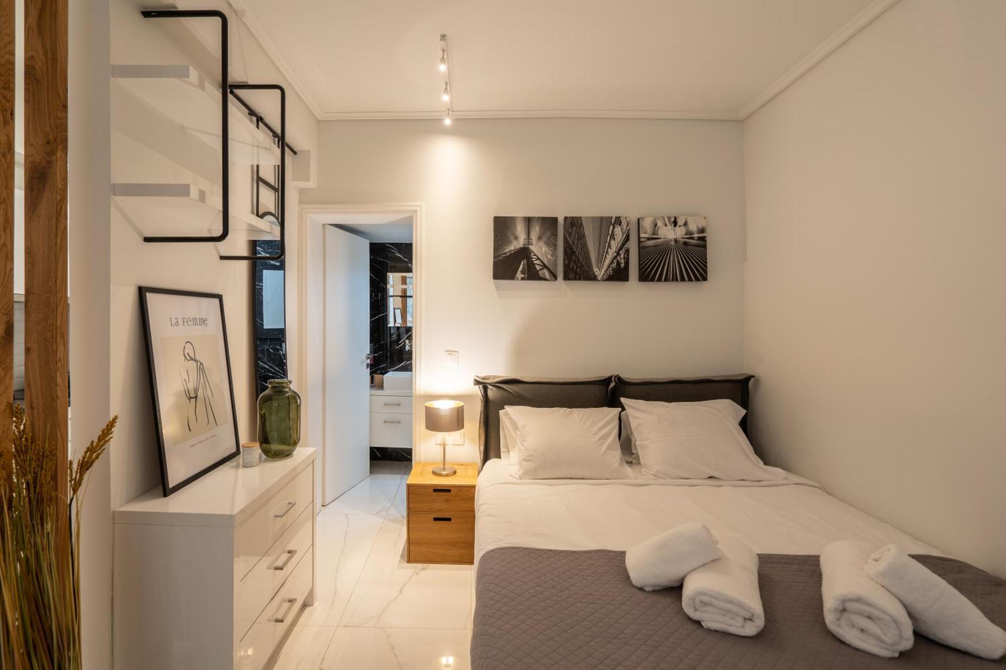 *kolonaki Chic* Minimalist In Apartment Athens