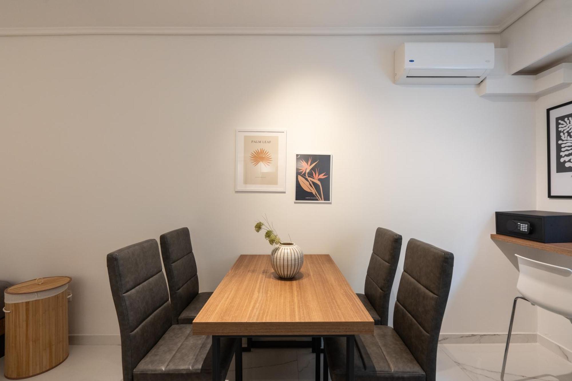 *kolonaki Chic* Minimalist In Athens