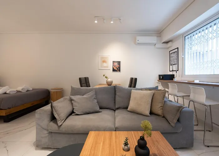 *Kolonaki Chic* Minimalist Studio In Athens