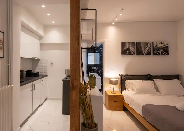 *Kolonaki Chic* Minimalist Studio In Athens